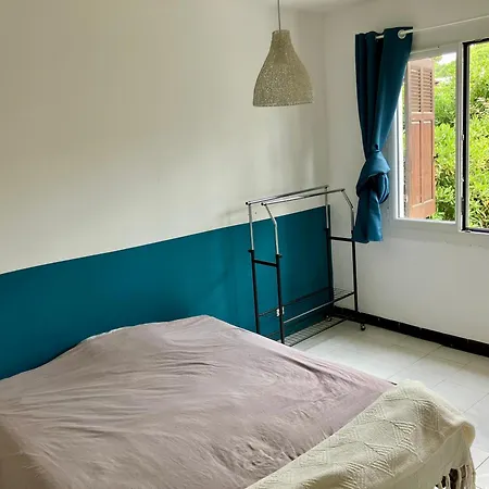 Maison Bord De Hébergement de vacances Hyères